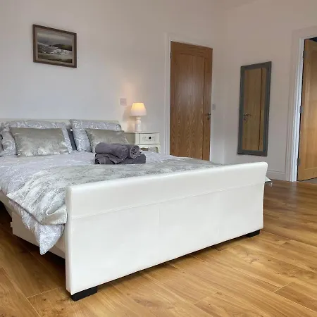 Διαμέρισμα Lough Key Luxury Riverfront Cootehall