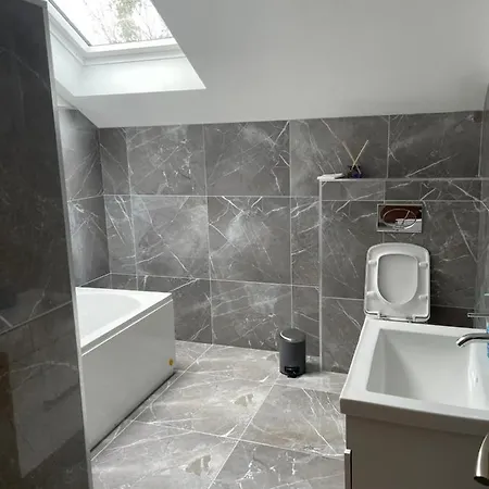 דירה Lough Key Luxury Riverfront