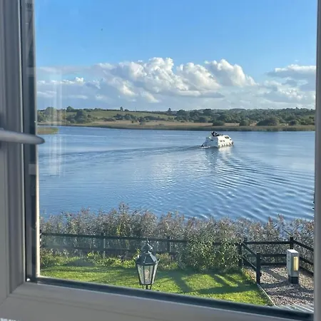Lough Key Luxury Riverfront Διαμέρισμα