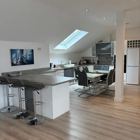 Lough Key Luxury Riverfront Διαμέρισμα *